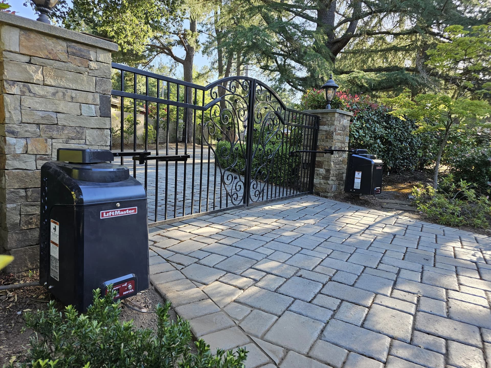 Smart access control system and modern gate automation